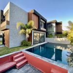 Çeşme Alaçatı’da , Tam Müstakil , 3 Oda 1 , Havuzlu Modern Mimari Villa