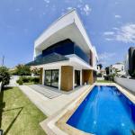 Çeşme Ilıca'da , Tam Müstakil , Geniş Bahçe Alanına Sahip , 4 Oda 1 Salon Villa