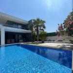 Çeşme Alaçatı Göbene’de Çamlık Yol Yakını 4 Oda 1 Salon Tam Müstakil , Havuzlu Villa