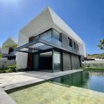 Çeşme Alaçatı’da , 4 Oda 1 Salon , Tam Müstakil , Havuzlu , Modern Villa